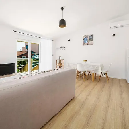 Apartments Vitis - City Centre - Free Parking Vodice Exterior photo