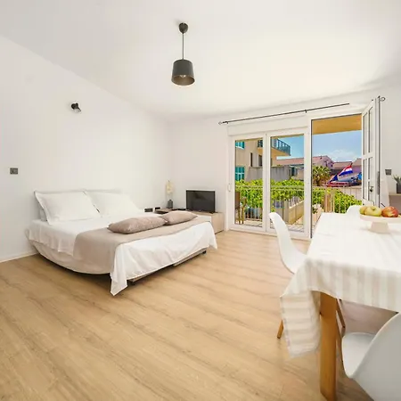 Apartments Vitis - City Centre - Free Parking Vodice Exterior photo